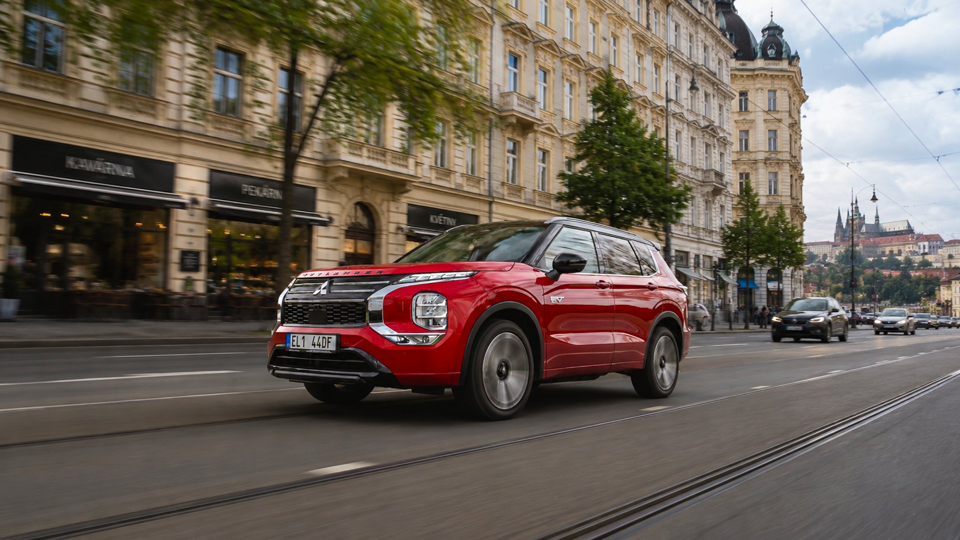 Mitsubishi Outlander PHEV 25 rokov - bezemisná prevádzka v meste