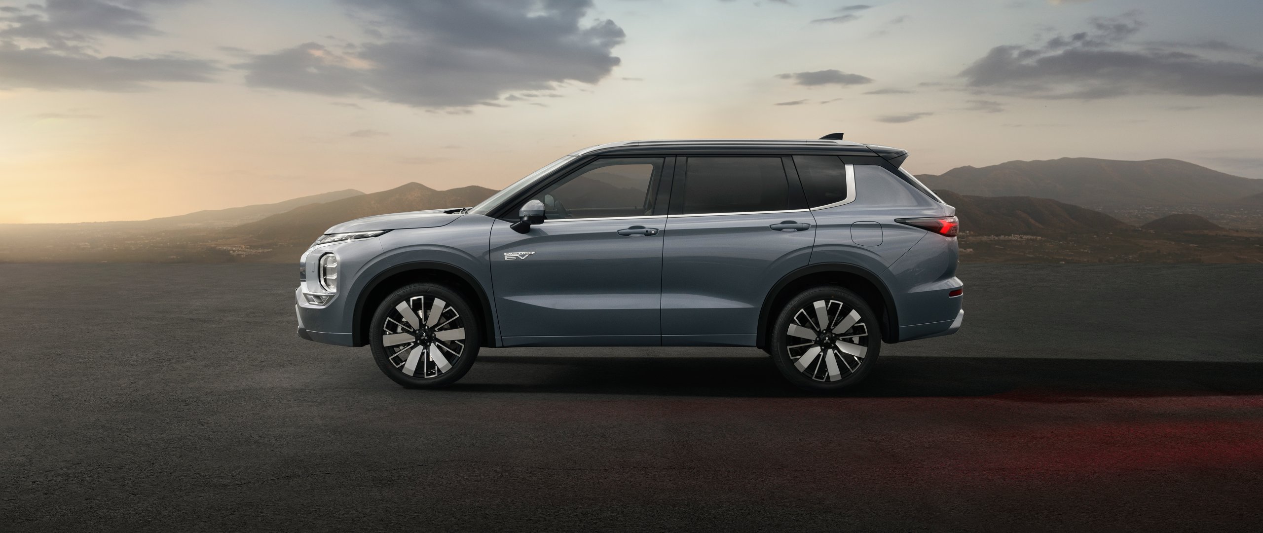 Mitsubishi Outlander PHEV 25 rokov - originál je len jeden